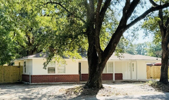 Building Photo - 4216 Fairfields Ave