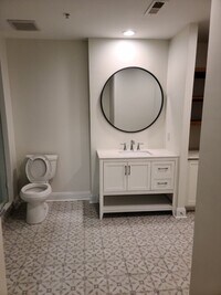 Building Photo - Gorgeous 1 bedroom, 1 bathroom condo in Mo...