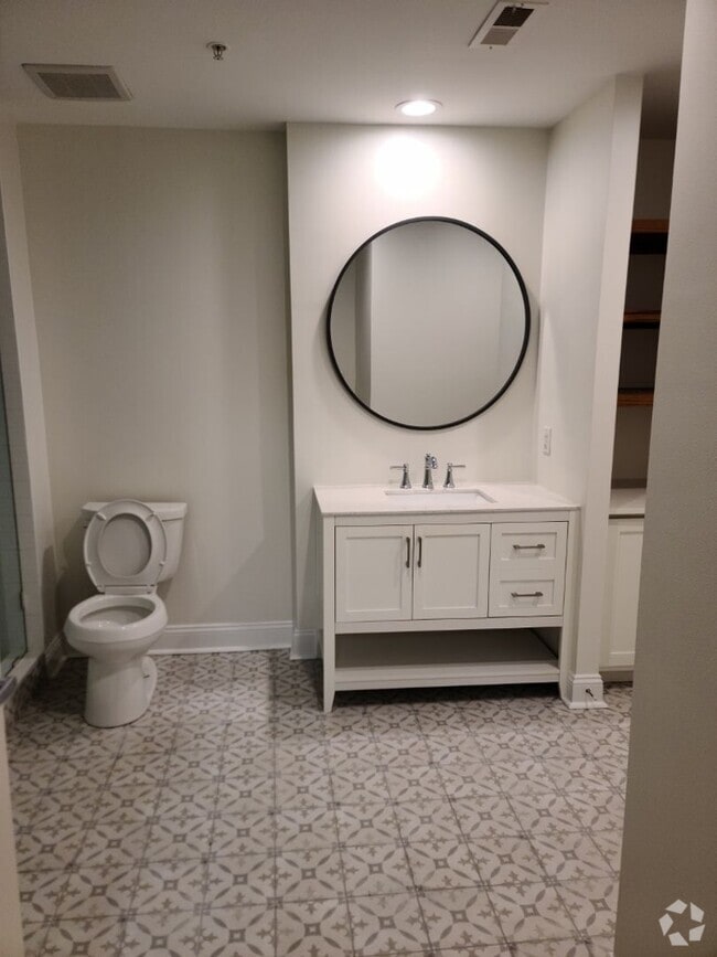 Building Photo - Gorgeous 1 bedroom, 1 bathroom condo in Mo...
