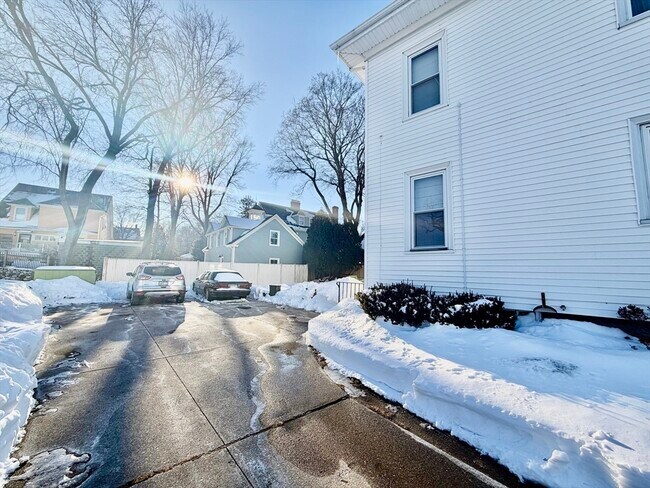 Building Photo - 44 Gray St