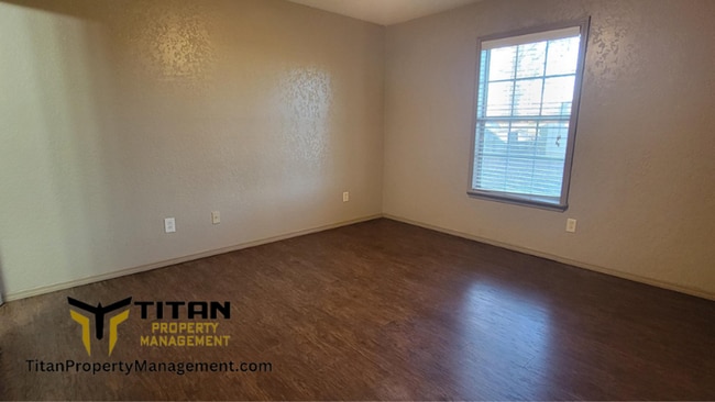 Building Photo - 3 bed/ 2 bath home by Benton River Center