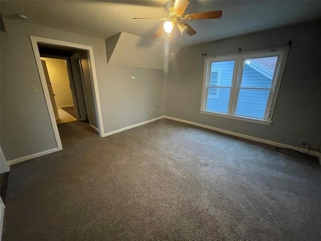 Building Photo - 1063 W 4th St