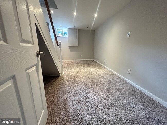 Building Photo - 40 E Barney St