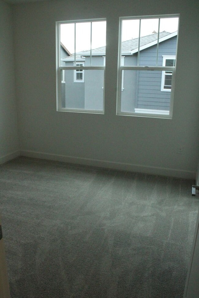 Building Photo - 4 Bedroom / 3 Bath House with Solar in San Marco Community-Close to Bart!