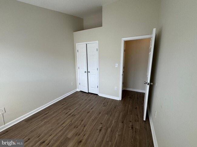 Building Photo - 6007 Rose Bay Dr
