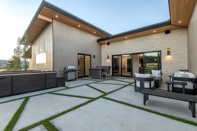 Building Photo - 779 Lucia Ln