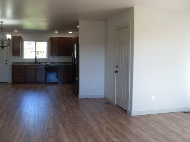 Building Photo - Unfurnished 3 Bedroom Home in Lake Hatcher