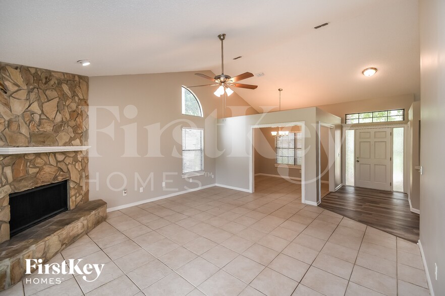Building Photo - 3026 Rex Dr S