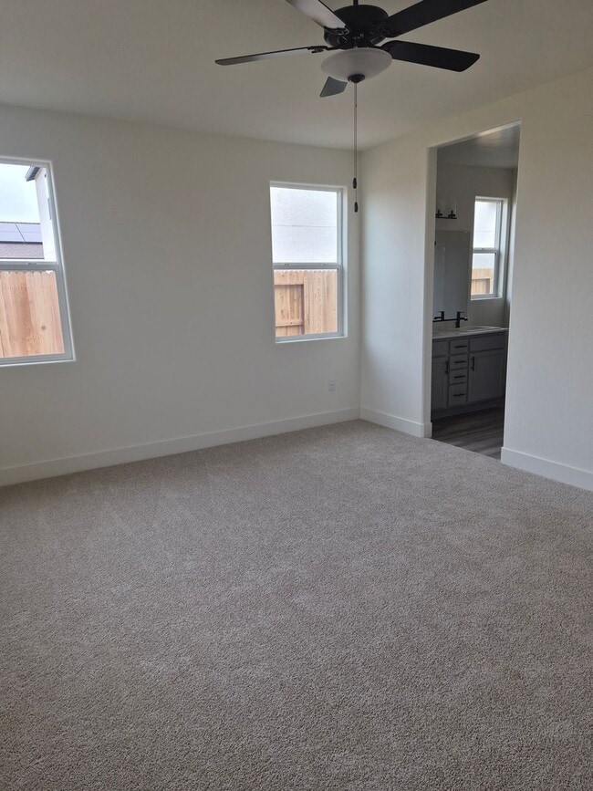 Building Photo - Large 4-Bedroom, 3-Bath Home