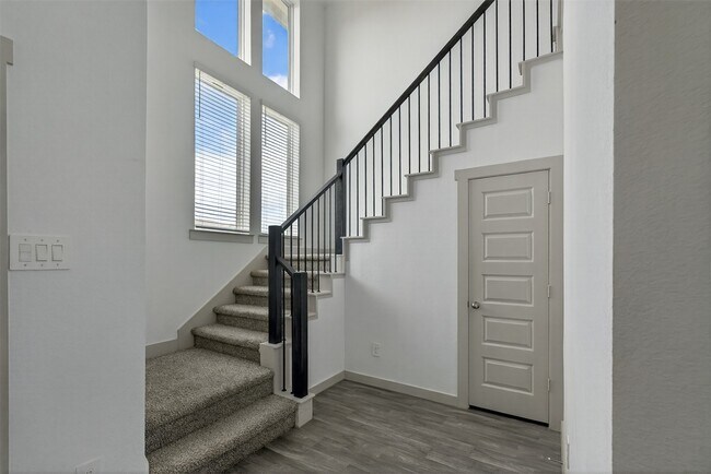 Building Photo - 6823 Amber Clf Ln