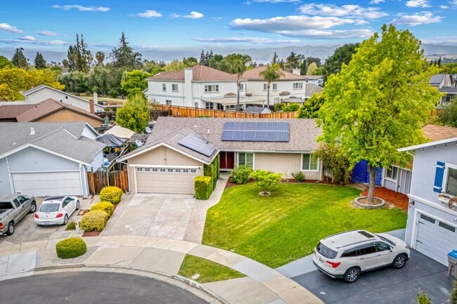 Building Photo - 464 Edelweiss Dr