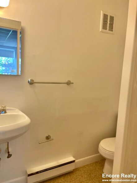 Building Photo - 854 Beacon St