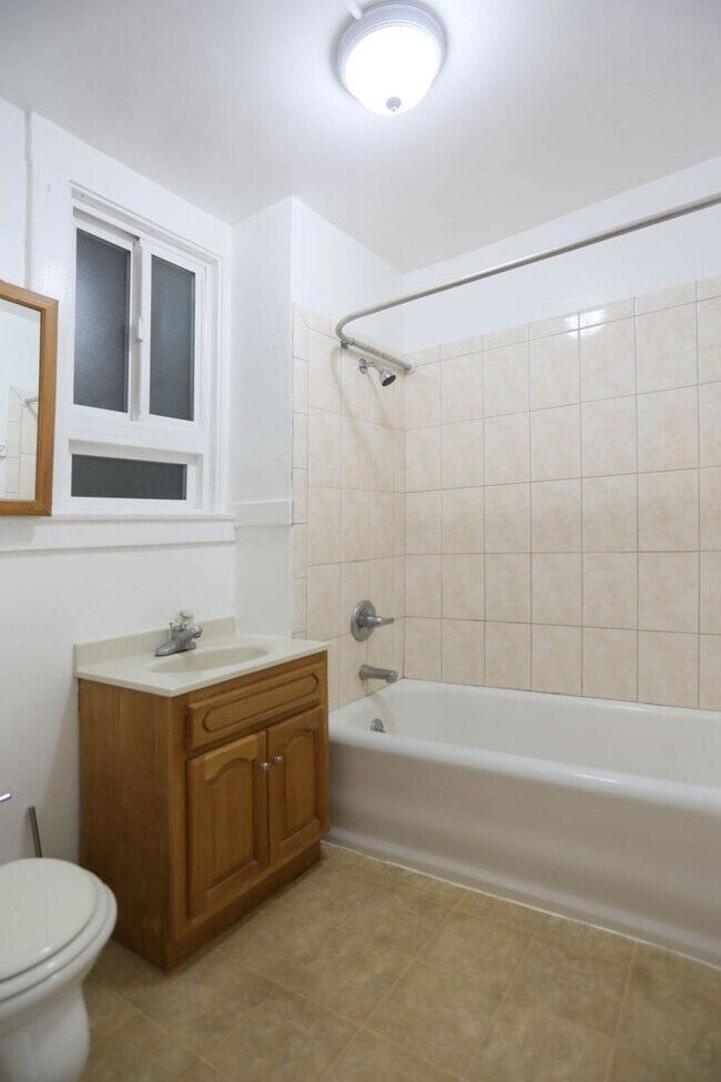 Building Photo - Attractive, second floor downtown studio o...