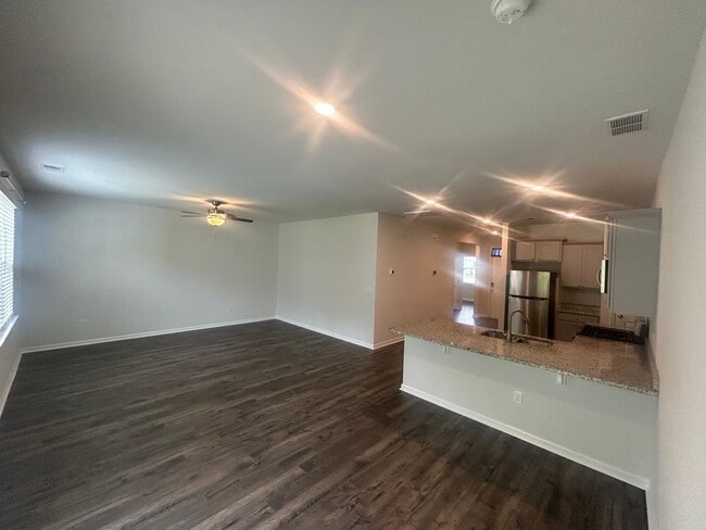 Building Photo - 304 Emery Oak Dr