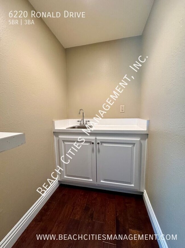 Building Photo - 6220 Ronald Dr