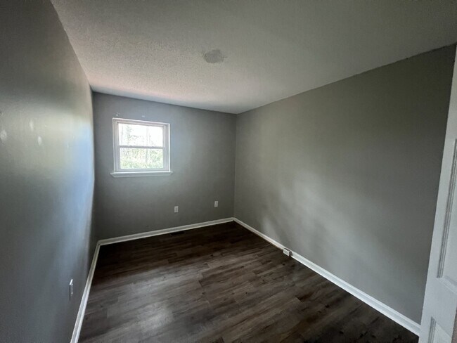 Building Photo - Town House For Rent