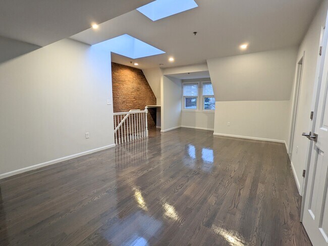 Building Photo - 1414 Beacon St