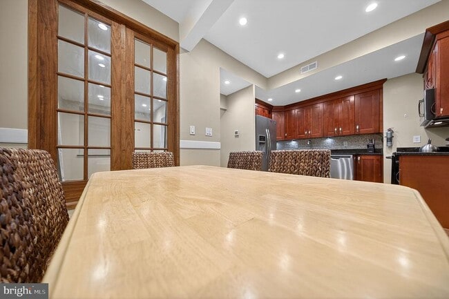 Building Photo - 817 6th St NW