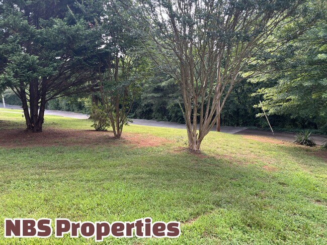 Building Photo - 119 N Clover Hill Ridge Rd
