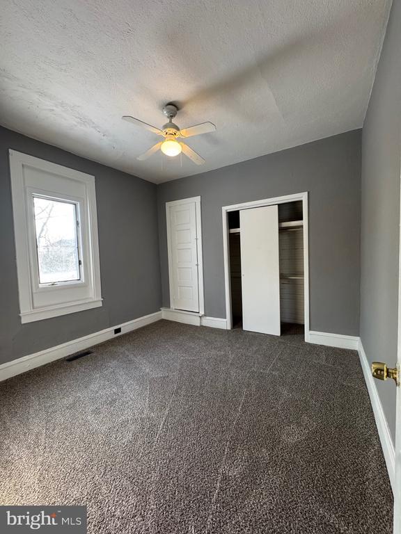 Building Photo - 3601 Oak Rd