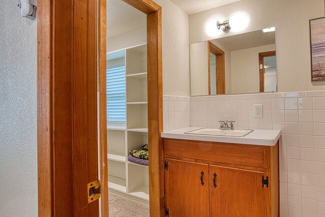 Building Photo - 201 White Dr