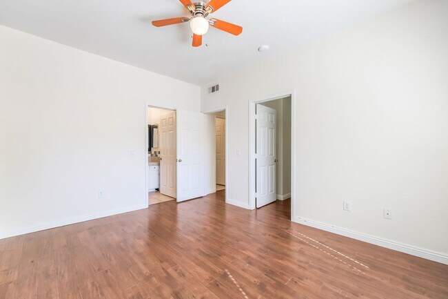 Building Photo - Stylish 3-Bedroom Condo in Silverado Ranch!