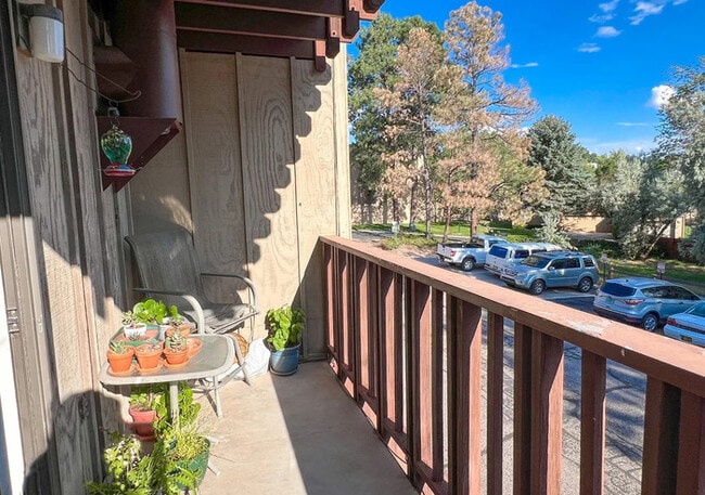 Building Photo - ONE BED ONE BATH UNIT AVAILABLE FOR RENT