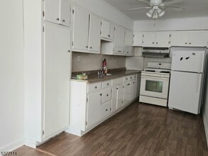 Building Photo - 305 Green Ave