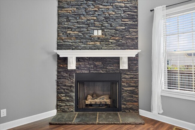 Building Photo - 645 Fox Hound Dr