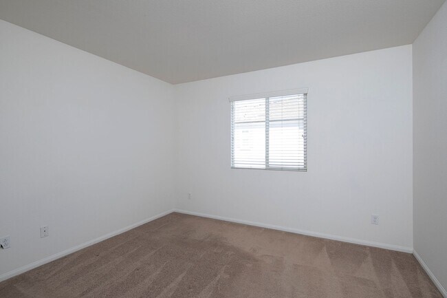 Building Photo - 2 WEEKS FREE!!! 2BR Townhouse in Imperial Beach with Washer/Dryer and Garage!