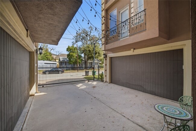 Building Photo - 1316 Cleburne St