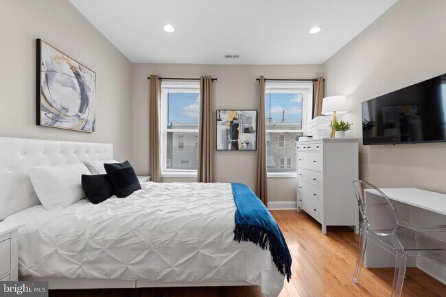 Building Photo - 2235 E Chase St