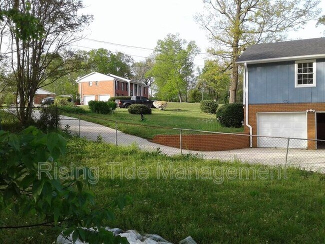 Building Photo - 1001 Christopher Dr