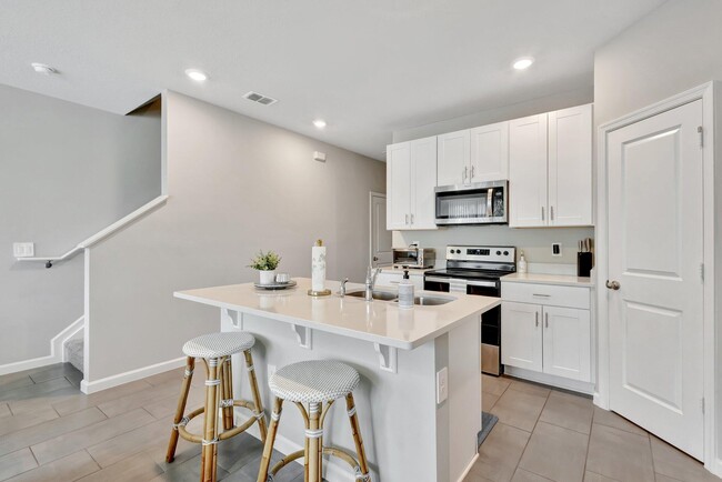 Building Photo - 345 SE Sea Hunt Way