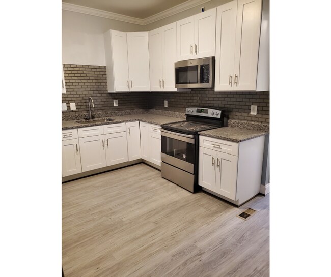 Building Photo - 2838 Washington Blvd