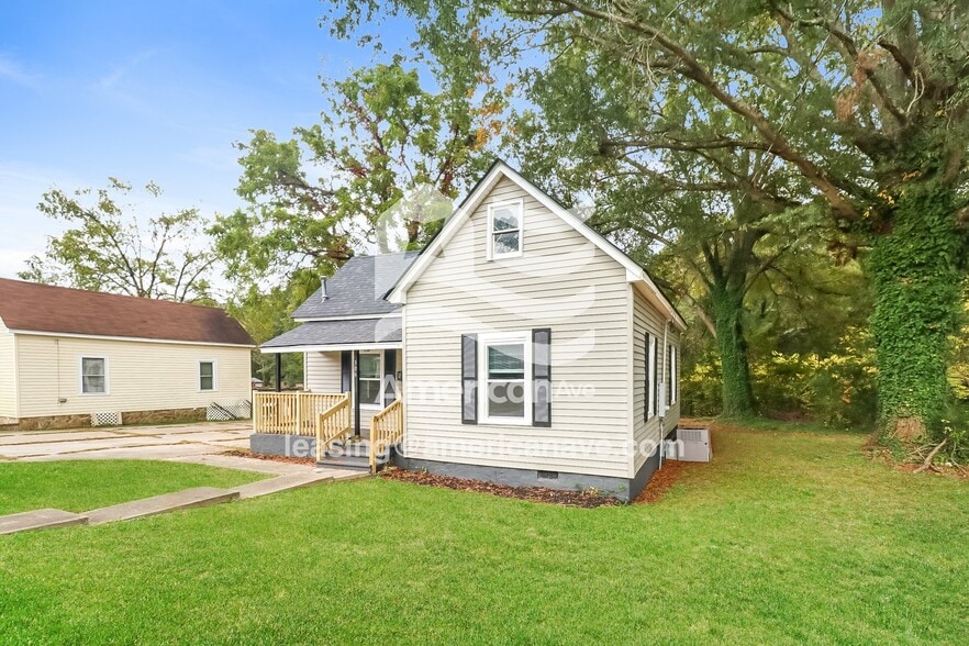 Building Photo - 306 Sycamore St