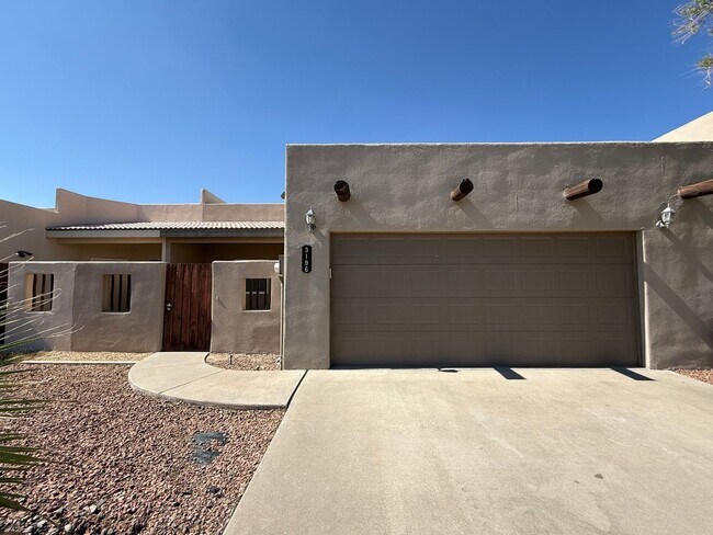 Building Photo - Beautiful 2 Bedroom/2 Bath W/ Office