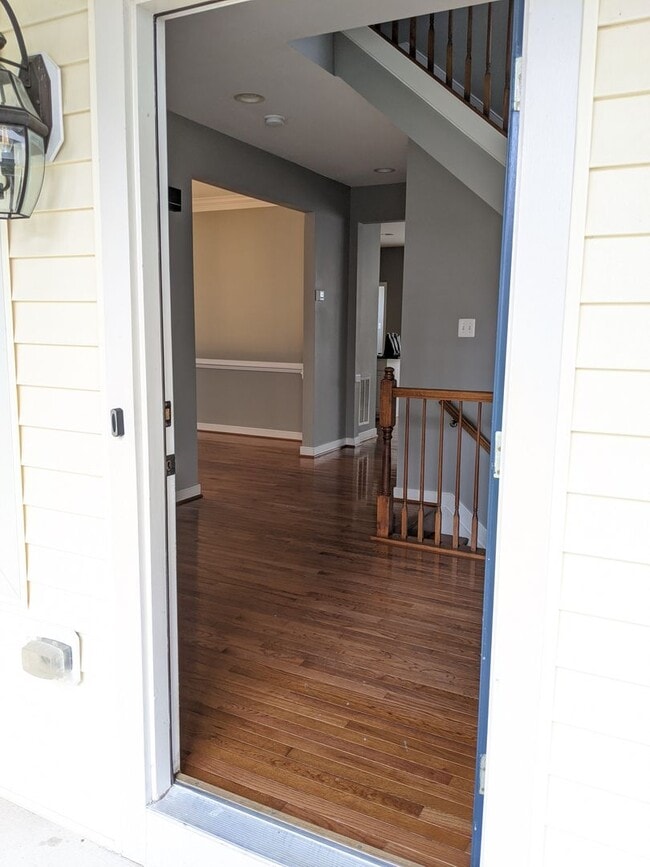 Building Photo - Single Family Home in Established Urbana Highlands Ready before the holidays!