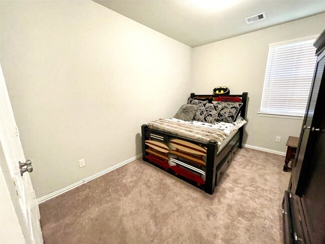 Building Photo - 8319 Divot Trce