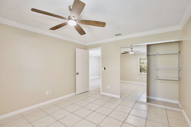 Building Photo - Beautifully Remodeled 1 bed 1 bath Villa n...
