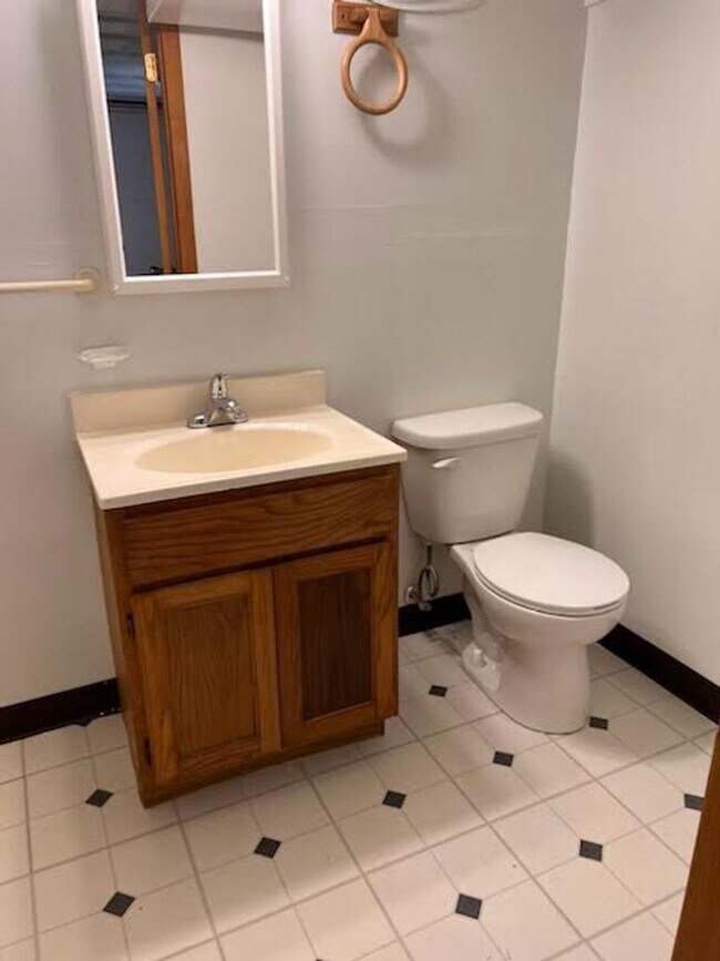 Building Photo - 864 Gary Ave SE