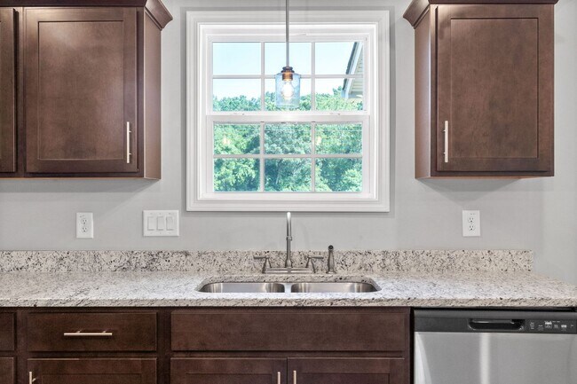 Building Photo - Beautiful Home Close to Fort Campell Ready for You to Make New Memories In