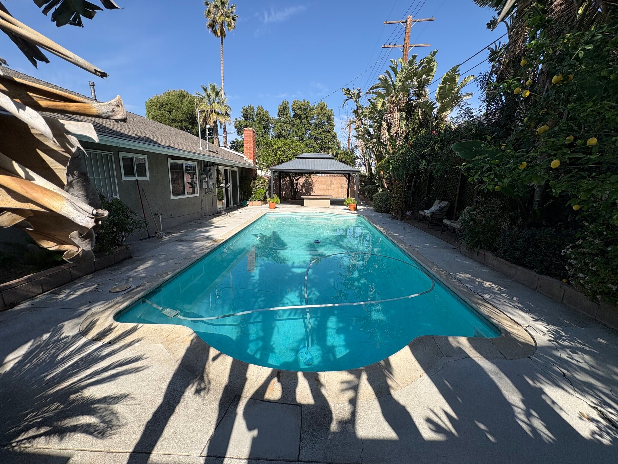 Building Photo - 8216 Glade Ave