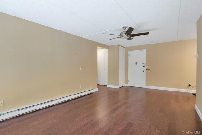 Building Photo - 128 Colonial Pkwy