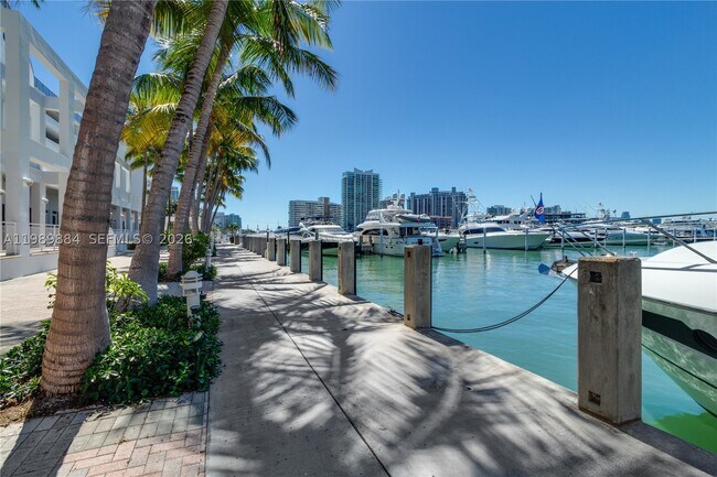 Building Photo - 1800 Sunset Harbour Dr