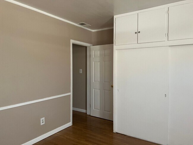Building Photo - 4 Bedroom House *MOVE IN SPECIAL*