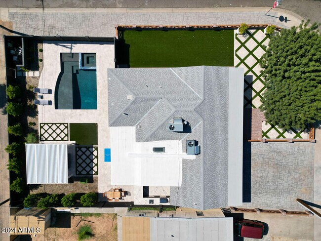 Building Photo - 2301 E Osborn Rd
