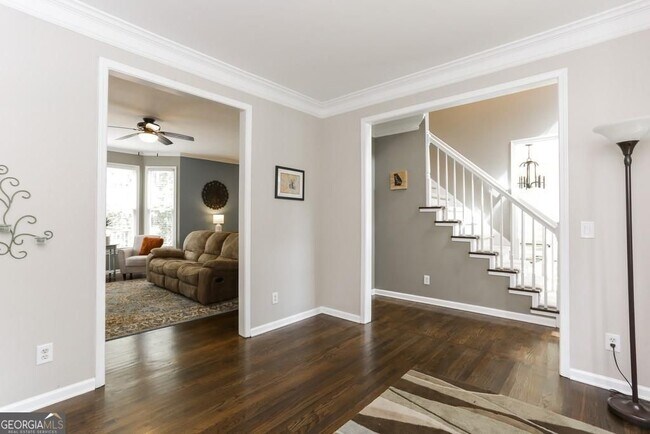 Building Photo - 3119 Swallow Dr NE