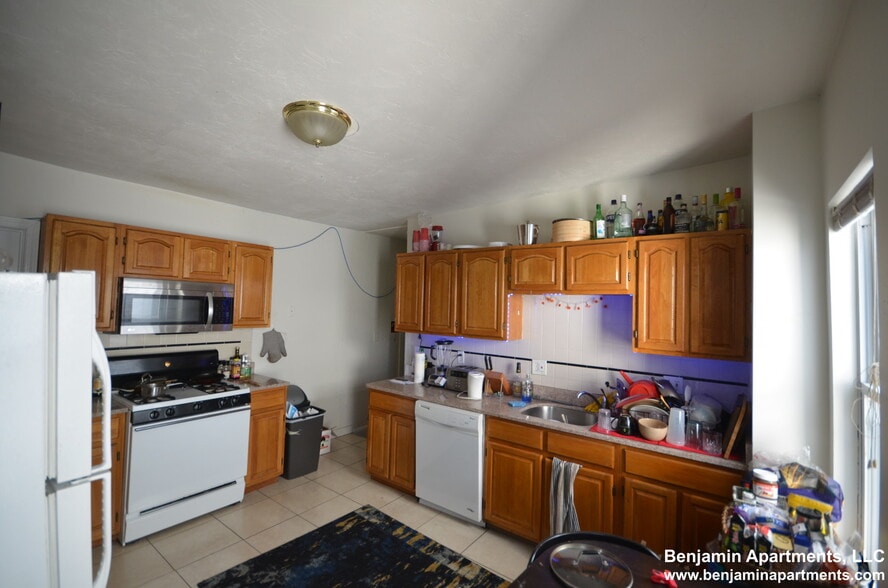 Building Photo - 42 Brainerd Rd