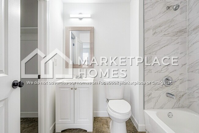 Building Photo - 1369 Chadwick Cir